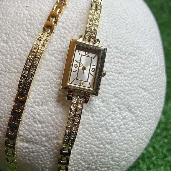 Gold Tone Metal Watch And Bracelet Set ONE SIZE (watch needs battery) - Picture 2 of 7